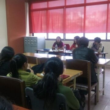 SENTARNOS TODAS Y CHARLAR